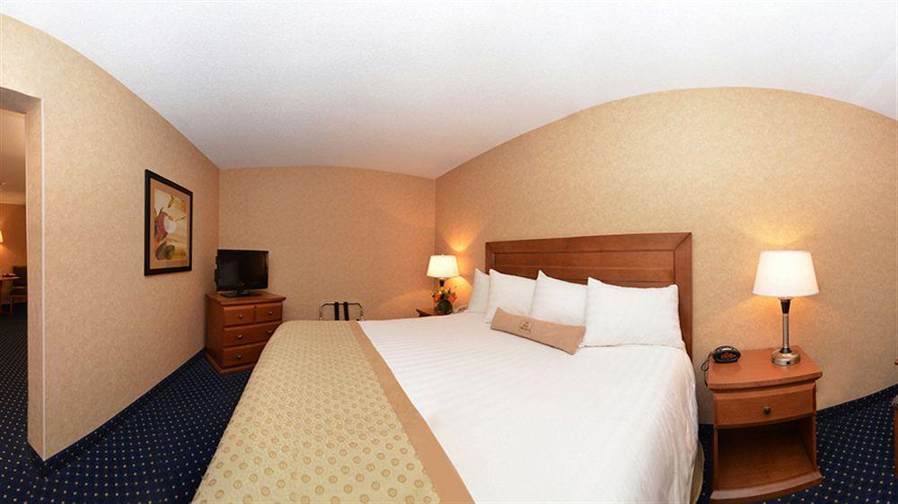 Best Western Plus Langley Inn Exterior photo