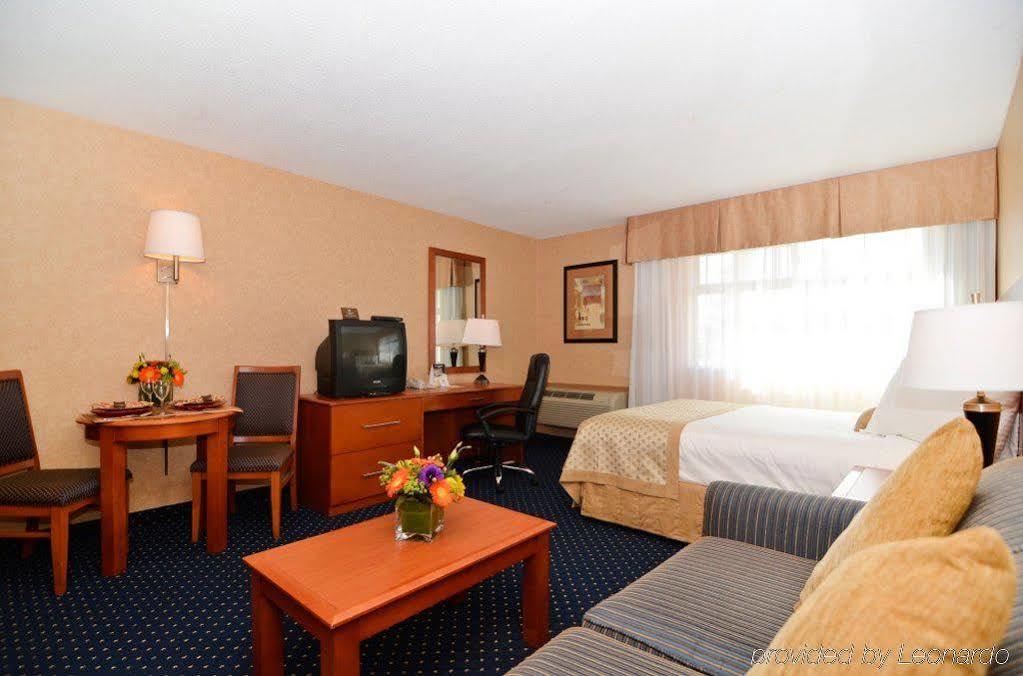 Best Western Plus Langley Inn Exterior photo